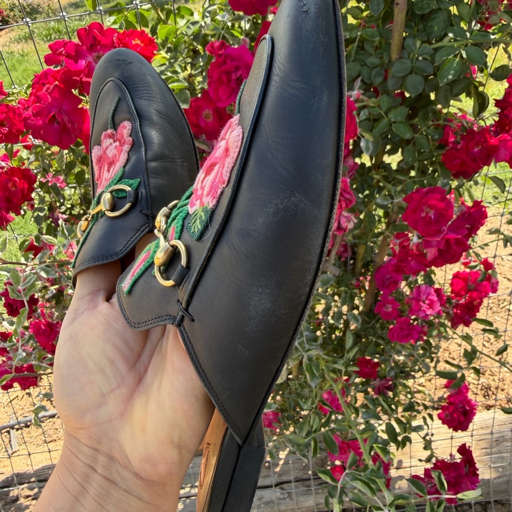 Gucci Black Leather Floral Embroidered Horsebit Mules - Picture 2 of 11